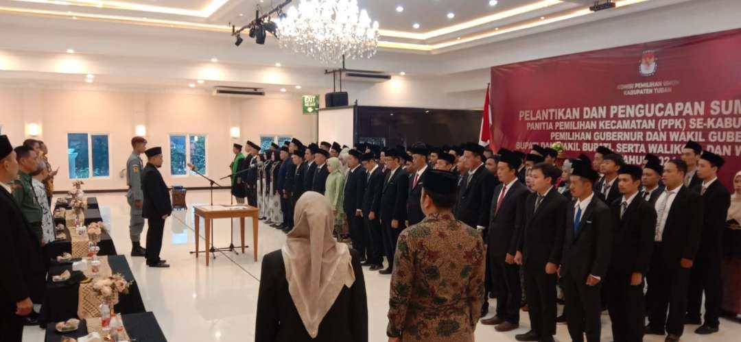 100 orang PPK Kabupaten Tuban resmi dilantik oleh KPU Kabupaten Tuban. (Foto: Khoirul Huda/Ngopibareng.id)