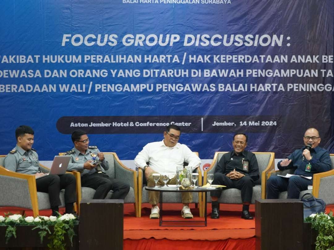 Focus Group Discussion (FGD) dengan tema kibat Hukum Peralihan Harta/Hak Keperdataan Anak Belum Dewasa dan Orang yang Ditaruh di Bawah Pengampuan Tanpa Keberadaan Wali/Pengampu Pengawas Balai Harta Peninggalan di Aston Hotel Jember, Selasa 14 Mei 2024. (Foto: Humas Kemenkumham Jatim)