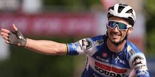 Julian Alaphilippe (Soudal-Quickstep) berhasil menjadi juara satu di GIro d'Italia etape 12. (Foto: Istimewa)