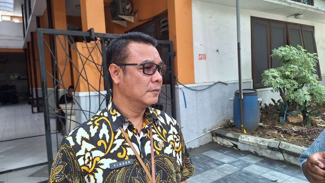 Kepala Satpol PP Kota Surabaya, M Fikser. (Foto: Julianus Palermo/Ngopibareng.id)