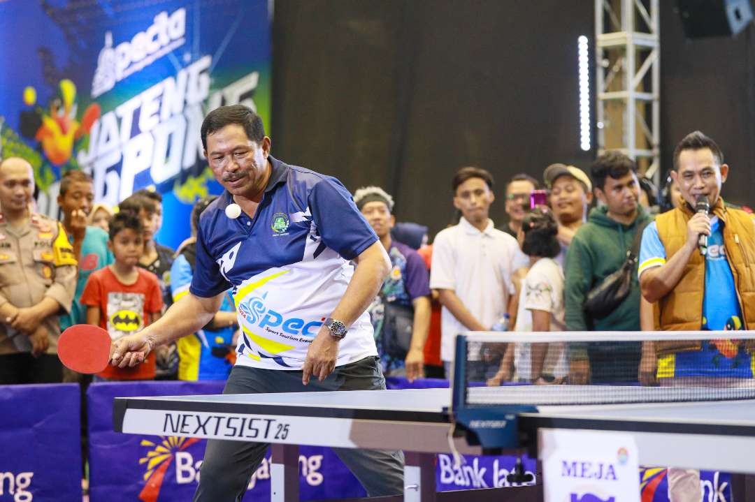 Penjabat (Pj) Gubernur Jawa Tengah, Nana Sudjana, dalam acara pembukaan di GOR Jatidiri, Kamis, 16 Mei 2024 malam. (Foto: Dok. Pemprov Jateng)