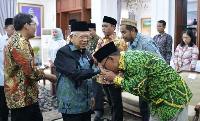 Wapres KH Ma'ruf Amin menerima kunjungan pengurus Alumni PP Tebuireng. (Foto: Setwapres)