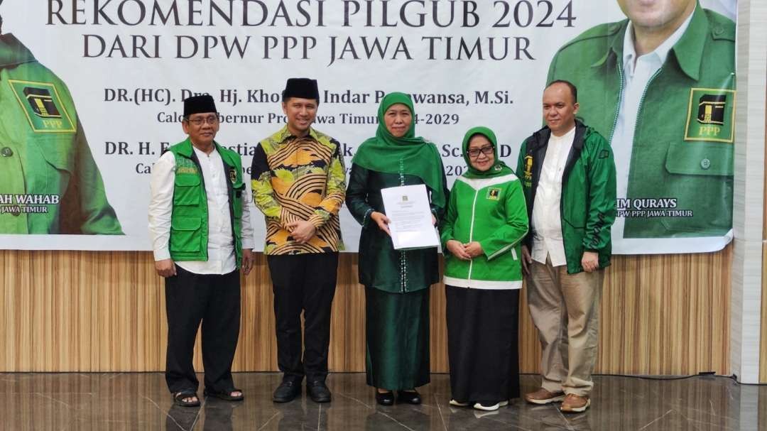 Pasangan Khofifah-Emil menerima rekomendasi dukungan dari DPW PPP Jatim. (Foto: Fariz Yarbo/Ngopibareng.id)