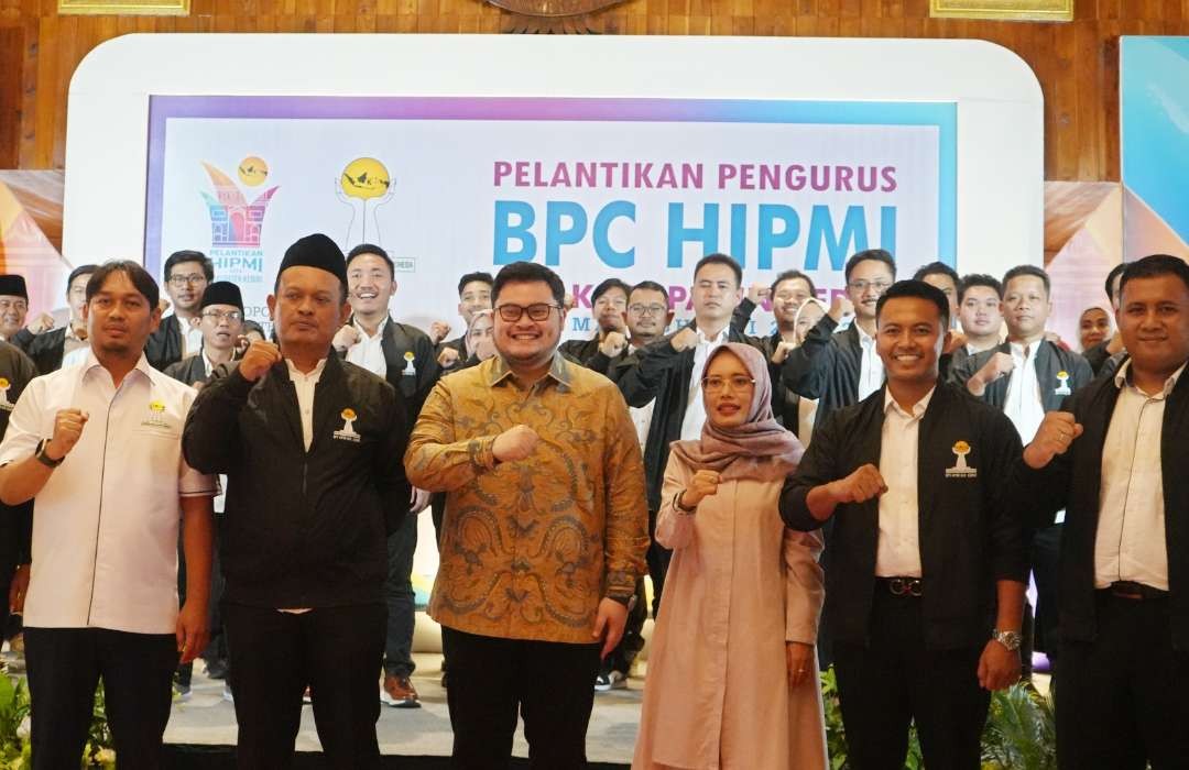 Bupati Kediri dan wakilnya menghadiri pelantikan Badan Pengurus Cabang (BPC) HIPMI  periode 2024-2027 di Pendopo Panjalu Jayati, Minggu 19 Mei 2024. (Foto: Istimewa)