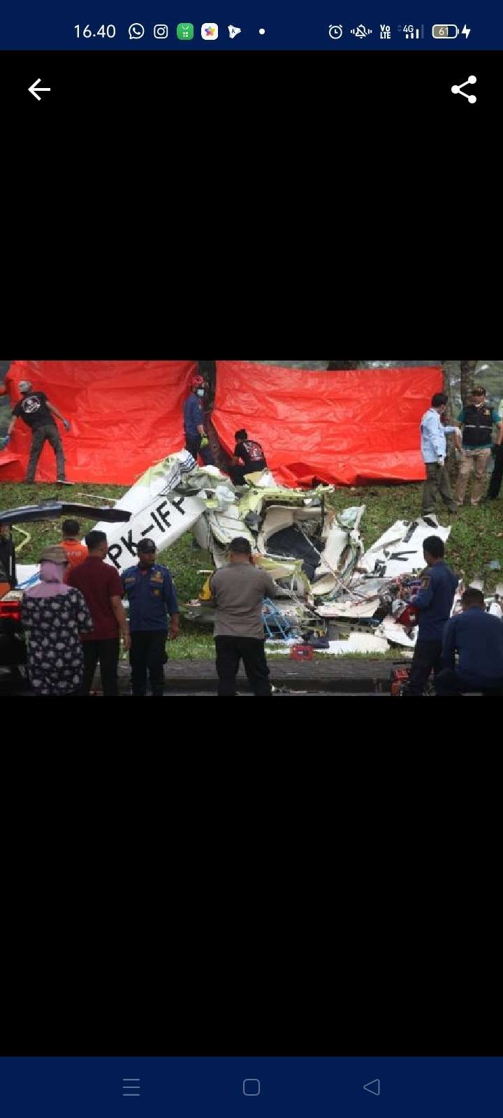 Puing-puing pesawat latih jenis Cessna dengan kode PK-IFP jatuh di kawasan Bumi Serpong Damai (BSD), Kecamatan Serpong, Tangerang Selatan (Tangsel), Banten. (Foto: Basarnas)