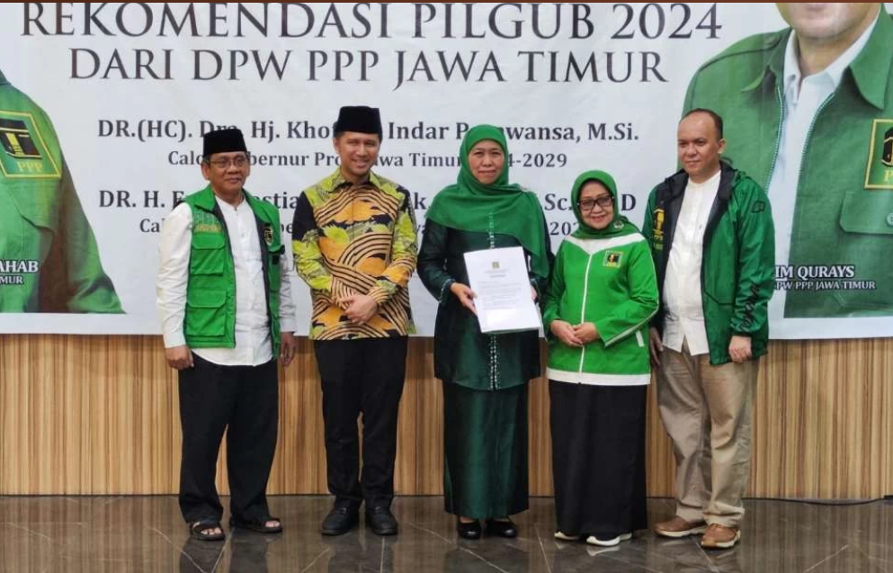 Pasangan Khofifah Indar Parawansa - Emil Elestianto Dardak menerima rekomendasi dukungan dari DPW PPP Jatim. (Foto: Fariz Yarbo/Ngopibareng.id)