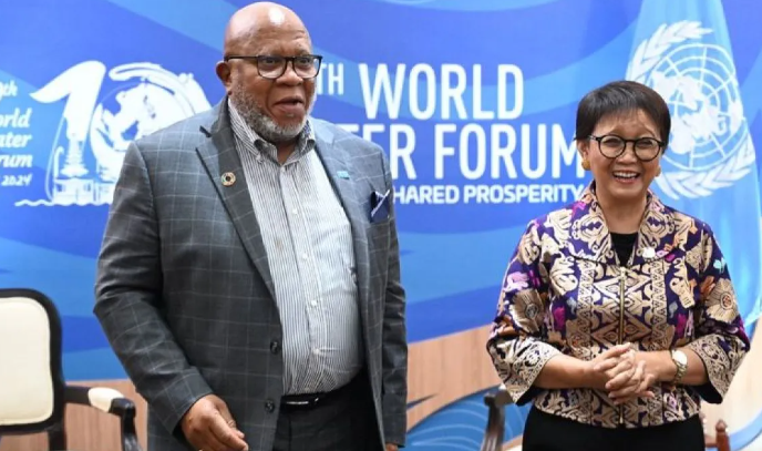 Menteri Luar Negeri RI Retno Marsudi dengan Presiden Majelis Umum Perserikatan Bangsa-Bangsa (SMU PBB) ke-78 Dennis Francis. (Foto: HO Kemlu/Ant)