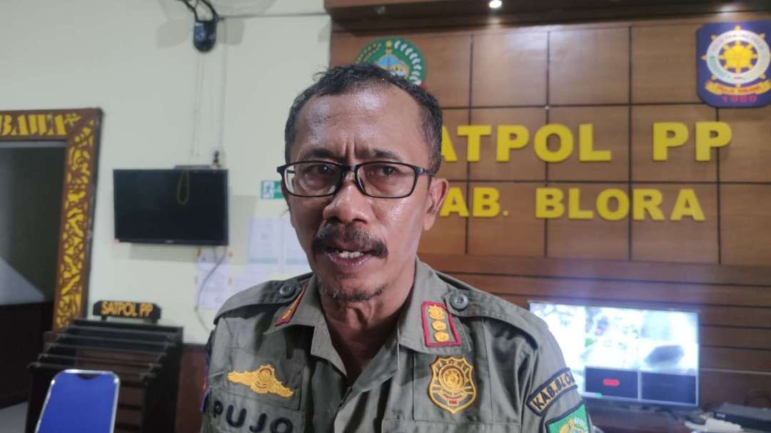 Kepala Satpol PP Kabupaten Blora, Pujo Catur Susanto mengulas soal Kafe DJS. (Foto: Ahmad Sampurno/Ngopibareng.id)