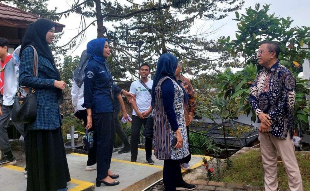 CEO DeDurian Park, Yusron Aminulloh saat menerima kunjungan Tim Kemenparekraf dan Dinas Kebudayaan dan Pariwisata (Disbudpar) Provinsi Jatim. (Foto: yus for ngopibareng.id)