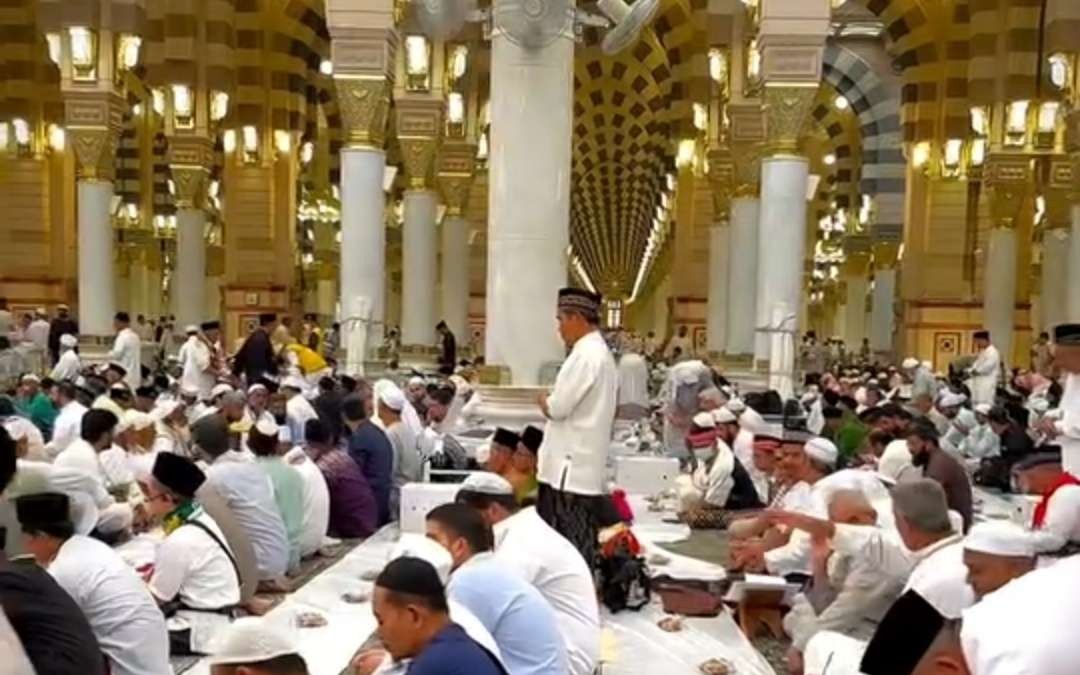 Jemaah umat Islam di Masjid Nabawi Madinah. (Foto: dok/ngopibareng.id)