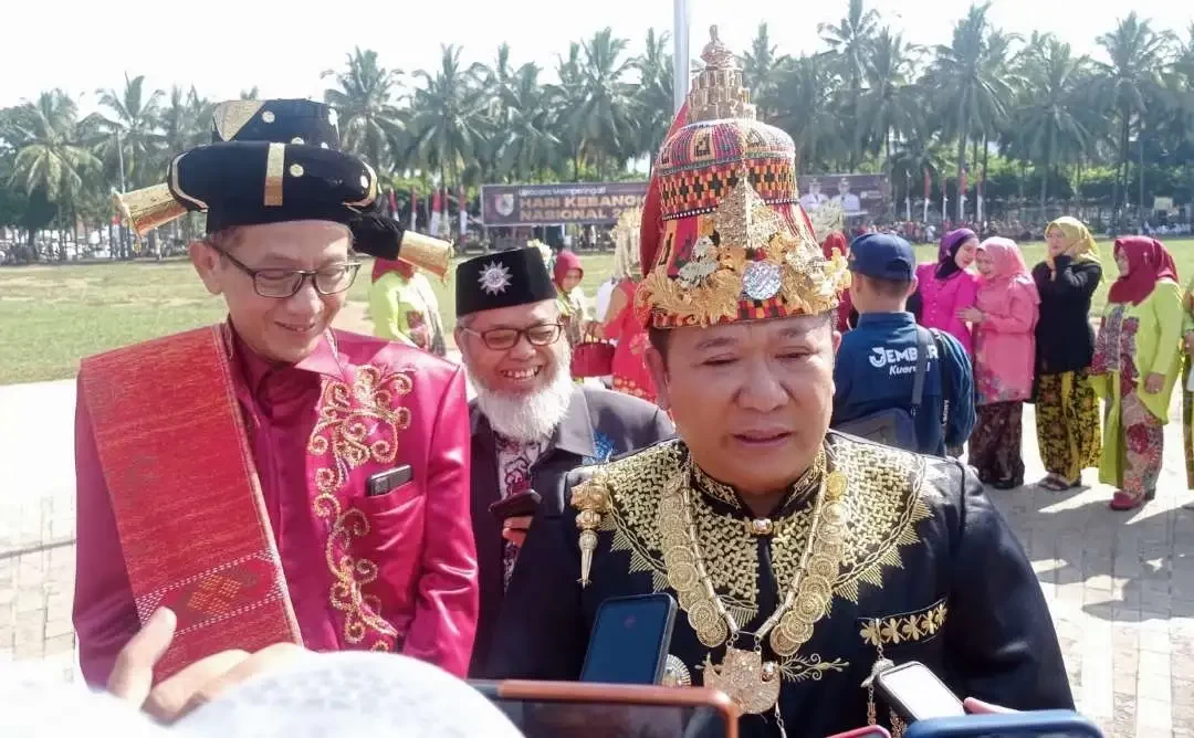 Bupati Jember Hendy Siswanto berjanji memberikan perhatian khusus terhadap isu kenaikan UKT. (Foto: Rusdi/Ngopibareng.id)