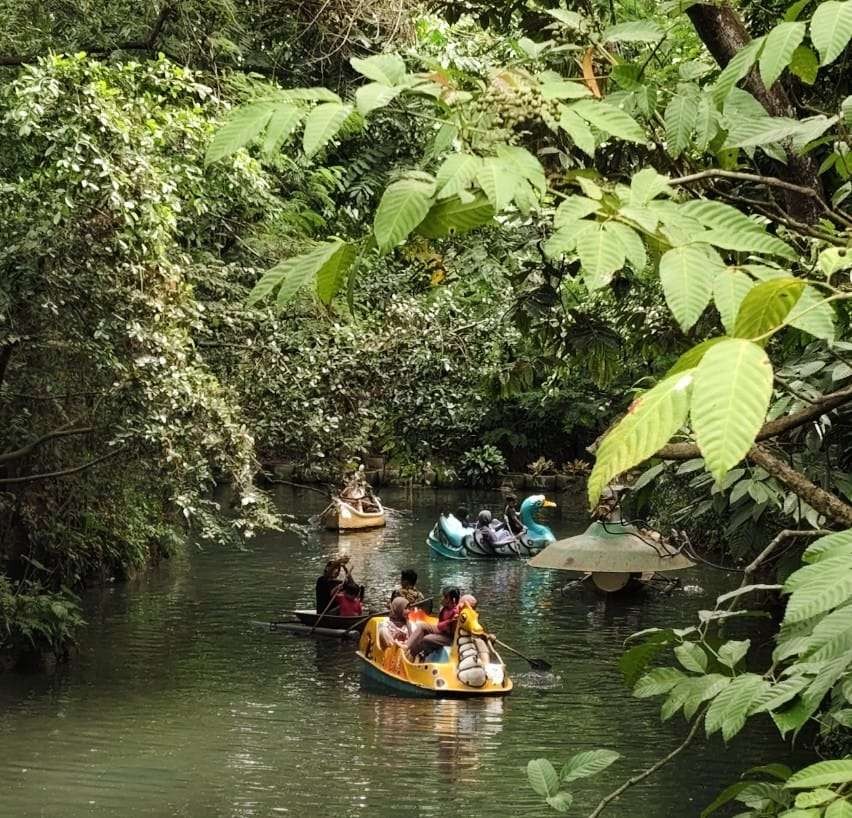 Wisata  Konservasi Mata Air Sumber Banteng di lingkungan Wangkalan Kelurahan Tempur Rejo Kecamatan Pesantren banyak dikunjungi wisatawan lokal (Foto: Fendi Lesmana/ngopibareng.id)