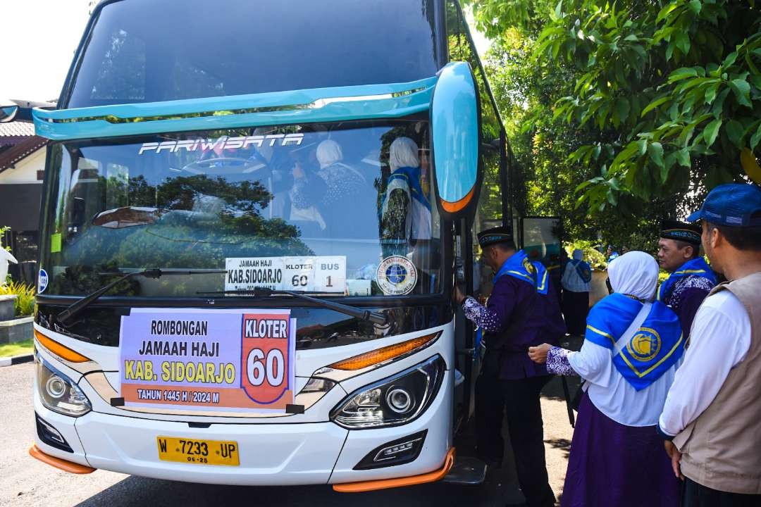 Kloter 60 calon jemaah haji asal Sidoarjo berangkat dari Pendopo Delta Wibawa (Foto: Aini /Ngopibareng.id)