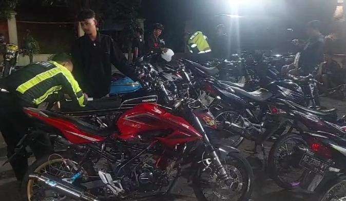 Razia balap liar, tim gabungan Polres Kediri amankan belasan kendaraan. (Foto: Istimewa)