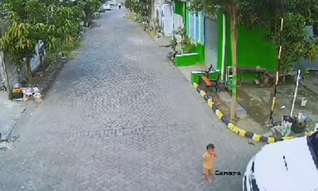 Tangkapan layar video CCTV.