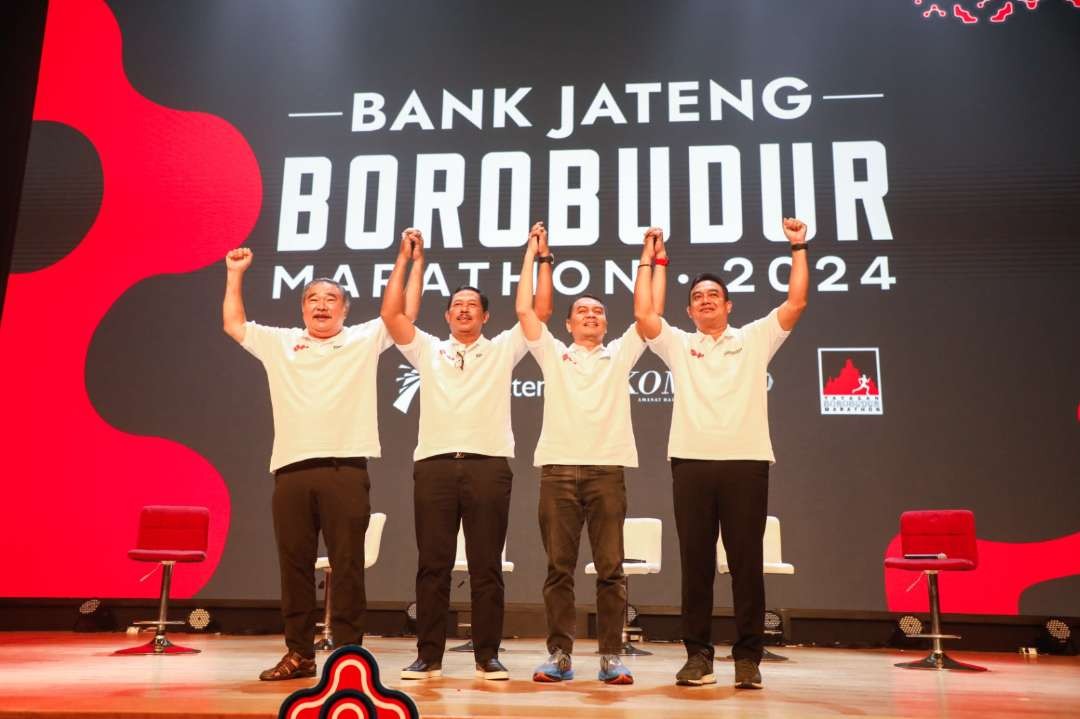 Pj Gubernur Jawa Tengah, Nana Sudjana meluncurkan event Bank Jateng Borobudur Marathon 2024, di Radjawali Semarang Cultural Center, Kota Semarang. (Foto: Dok Prov Jateng)