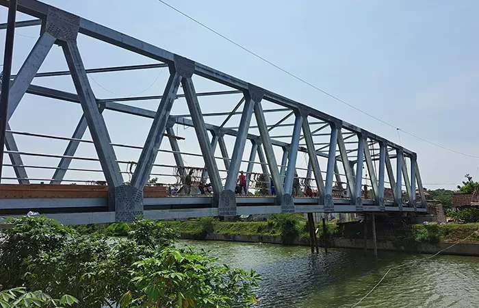 Jembatan Subali di Kecamatan Sutojayan, Kabupaten Blitar, Jawa Timur. (Foto: Istimewa)