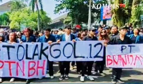 Mahasiswa Universitas Brawijaya Malang saat berunjuk rasa menolak kenaikan UKT ( foto; Istimewa)