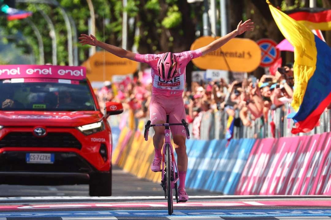 Tadej Pogacar (UAE Team Emirates) berhasil menjadi juar GIro d'Italia 2024. (Foto: Istimewa)