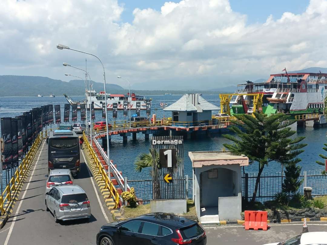 Aktivitas di Pelabuhan Ketapang, Banyuwangi, Jawa Timur. (Foto: Istimewa)