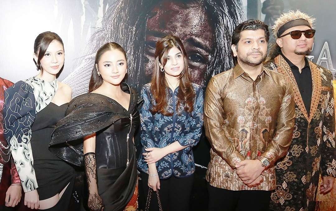 Produser film Vina: Sebelum 7 Hari, Deeraj Khalwani (dua dari kanan) dilaporkan ke Bareskrim Polri oleh ALMI tapi diarahkan ke KPI. (Foto: Instagram Dee Company)