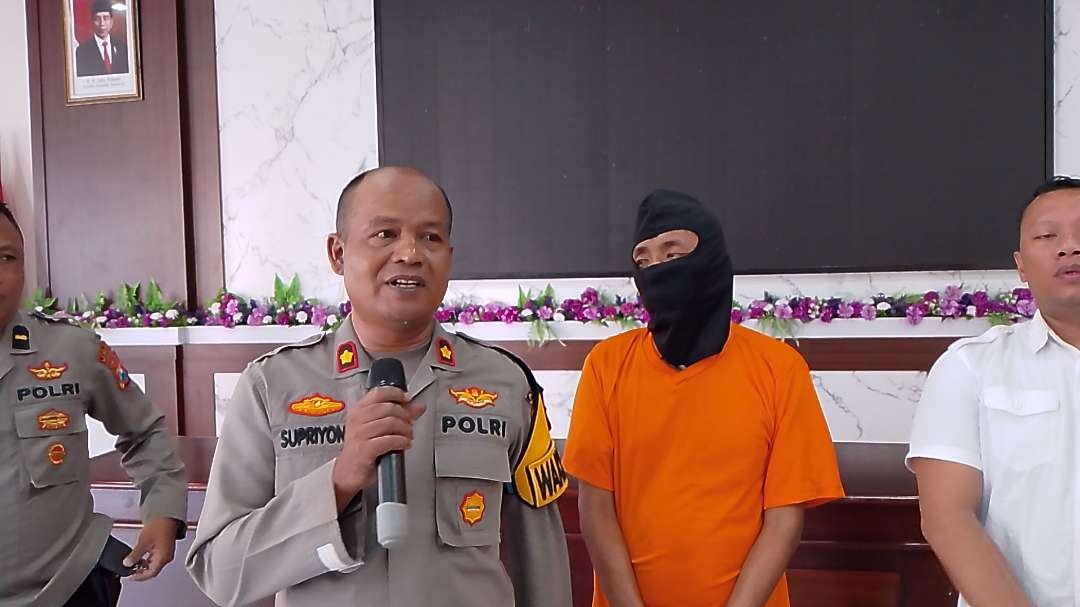 Konferensi pers kades tipu warga Mojokerto Rp 865 juta.(Foto: Deni Lukmantara/Ngopibareng.id)