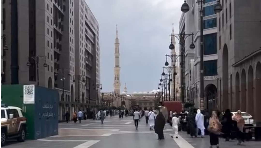 Suasana umat Islam sedang menuju ke Masjid Nabawi, Madinah. (Foto:dok/ngopibareng.id)