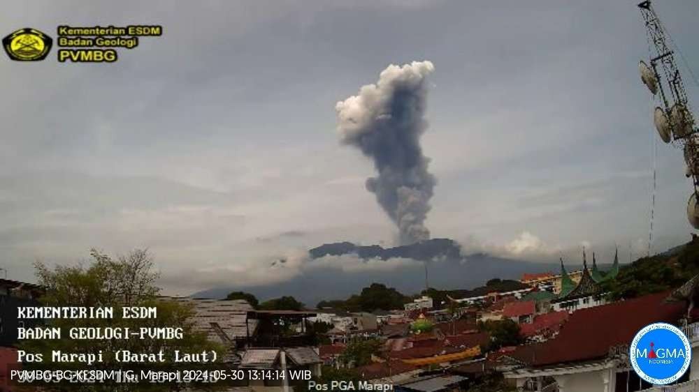 Gunung Marapi, Sumatera Barat, erupsi lagi, Kamis 30 Mei 2024 pukul 13.04 WIB. (Foto: X PVMBG)