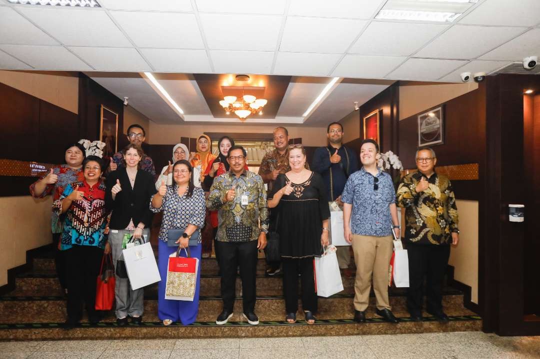 Penjabat (Pj) Gubernur Jawa Tengah, Nana Sudjana foto Bersama saat menerima kunjungan kehormatan dari delagasi negara-negara di Kawasan Amerika Latin dan Karibia di kantornya pada Kamis, 30 Mei 2024. (Foto: Istimewa)