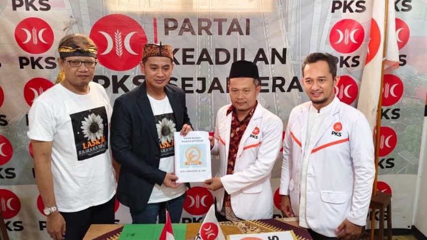 Mantan Ketua KNPI Kota Kediri Reza Darmawan mendatangi Kantor DPD PKS Kota Kediri di Kelurahan Kaliombo, Jumat, 31 Mei 2024. (Foto: Fendi Lesmana/Ngopibareng.id)