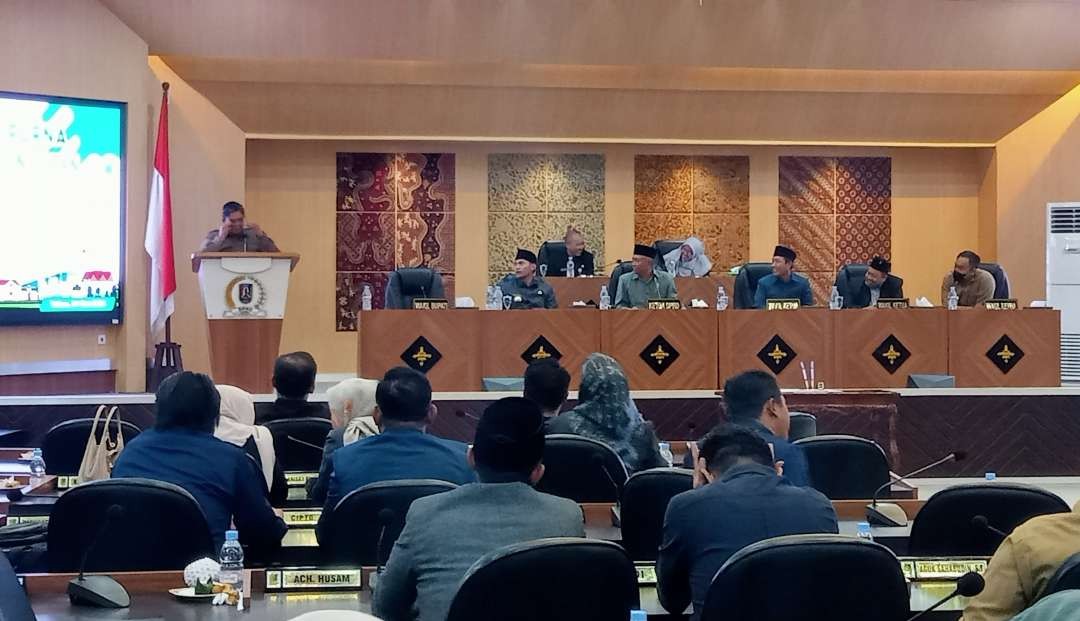 Suasana sidang paripurna DPRD bersama Pemkab Tuban di gedung DPRD Kabupaten Tuban (Foto: Khoirul Huda/Ngopibareng.id)