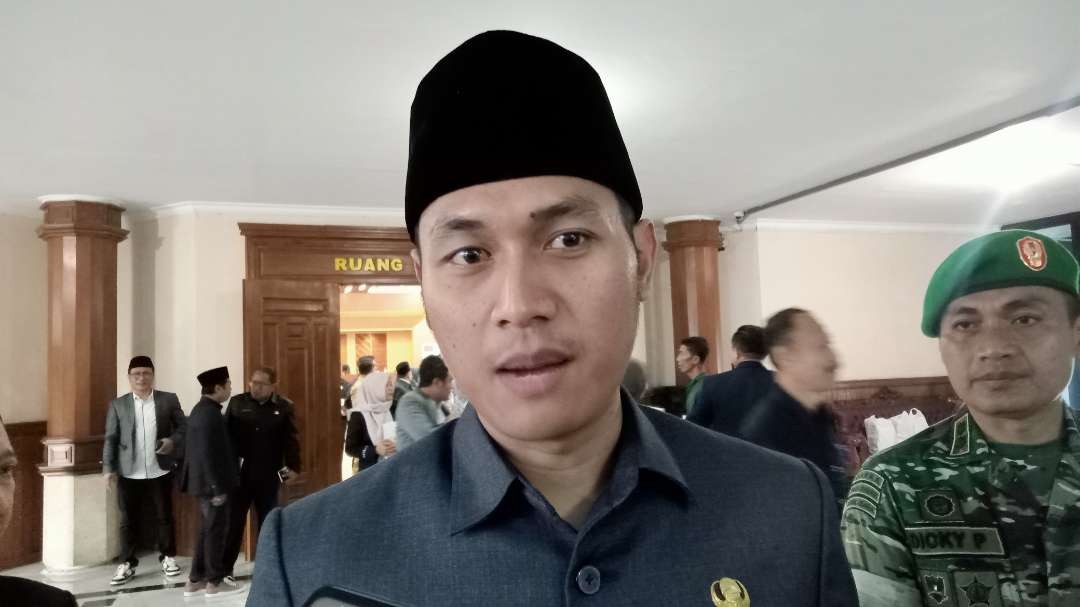 Bupati Tuban, Aditya Halindra Faridzky usai menghadiri acara rapat paripurna dengan DPRD Tuban (Khoirul Huda/Ngopibareng.id)