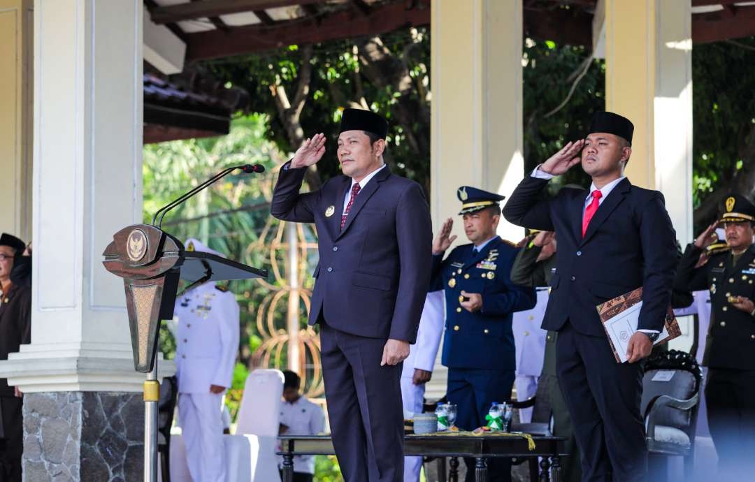 Plt Bupati Sidoarjo Subandi memimpin upacara Hari Pancasila, Sabtu 1 Juni 2024. (Foto: Aini Arifin/Ngopibareng.id)