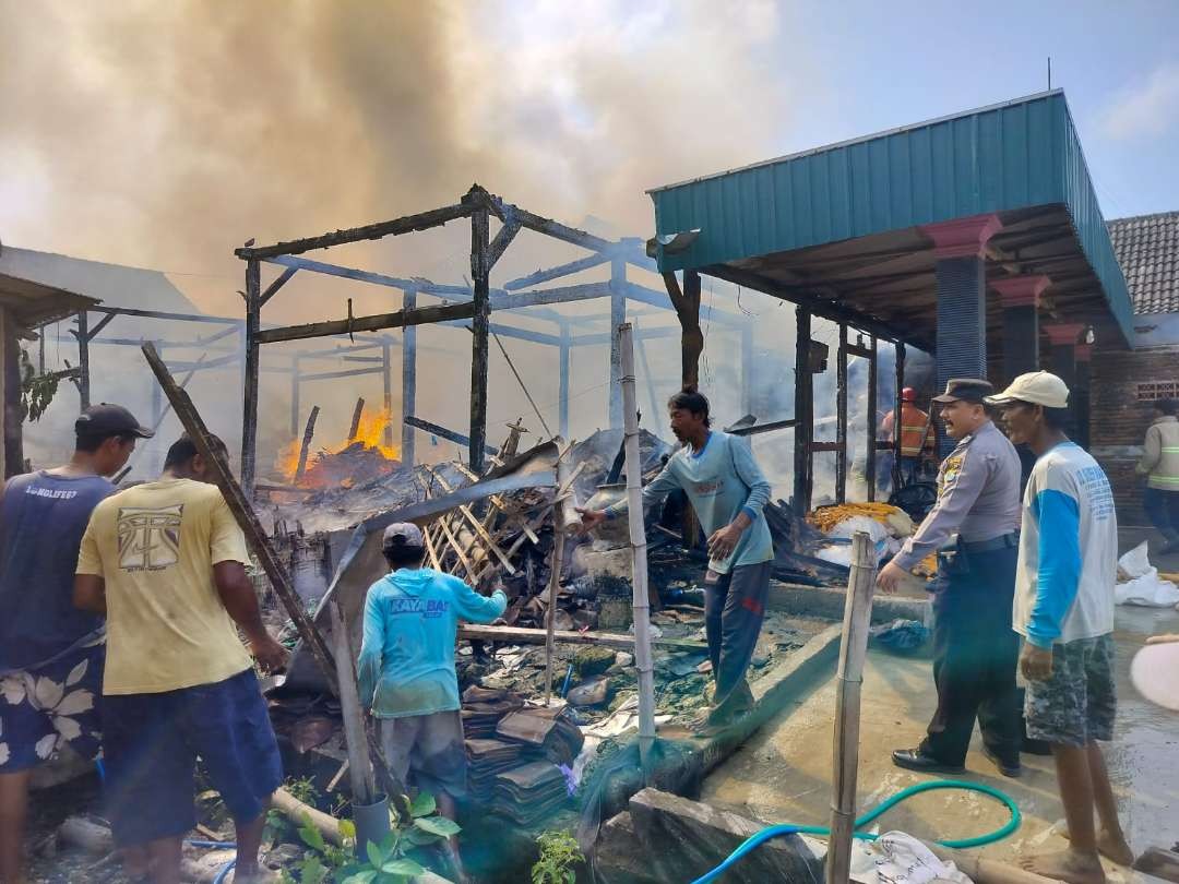 Satu rumah yang ludes akibat kebakaran di wilayah hukum Polsek Kedungpring,Lamongan (Foto :Istimewa)