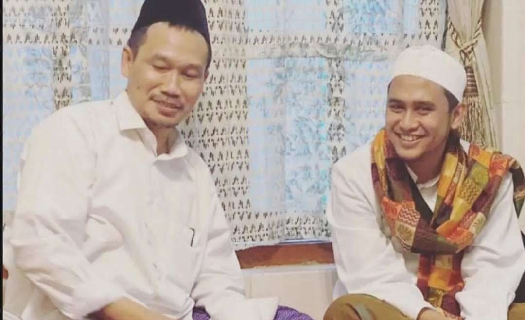 KH Ahmad Bahauddin Nursalim alias Gus Baha bersama Ra Ismael Kholili. (Foto:dok/ngopibareng.id)