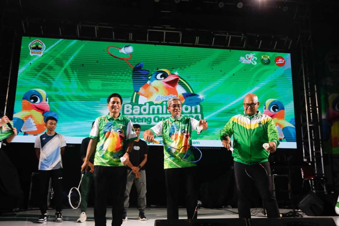 Sekretaris Daerah (Sekda) Provinsi Jateng, Sumarno resmi membuka penyelenggaraan Specta Badminton Jateng Open 2024 pada Selasa, 4 Juni 2024 malam.  (Foto: Pemprov Jateng)