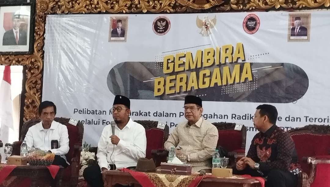 Gembira Beragama kegiatan Forum Koordinasi Pencegahan Terorisme (FKPT) Provinsi Jawa Timur bersama Badan Nasional Penanggulangan Terorisme (BNPT) di Pendopo Agung Kabupaten Sumenep.) Foto:adi/ngopibareng.id)