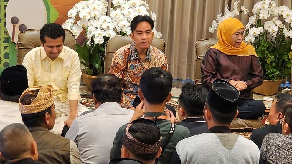 Cawapres terpilih, Gibran Rakabuming Raka (tengah) saat bersilaturahmi di kediaman Khofifah Indar Parawansa, Surabaya, Kamis 6 Juni 2024. (Foto: Ist)