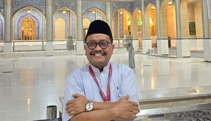 Ketua PW Ikatan Sarjana Nahdlatul Ulama (ISNU) Jawa Timur Prof HM Mas’ud Said MM PhD di suatu masjid di Irak. (Foto:isnu Jatim for ngopibareng.id)