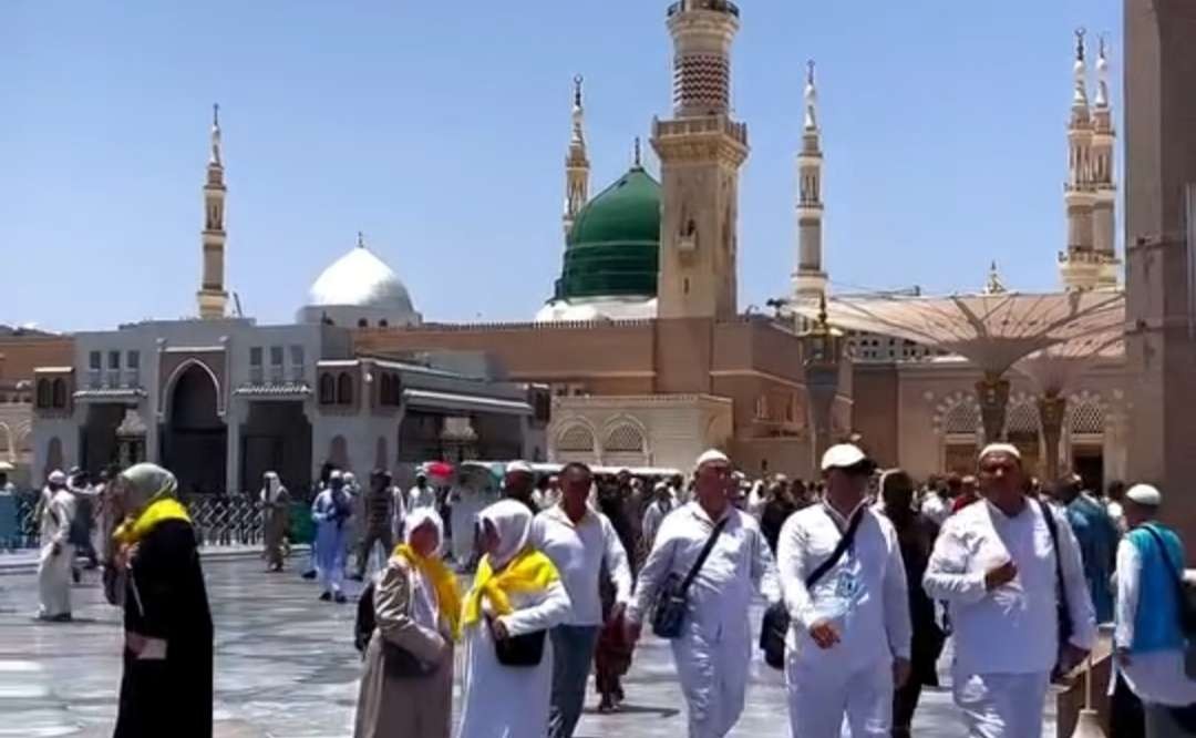 Umat Islam gegap gempita beribadah, suasana di Masjid Nabawi, Madinah. (Foto:dok/ngopibareng.id)