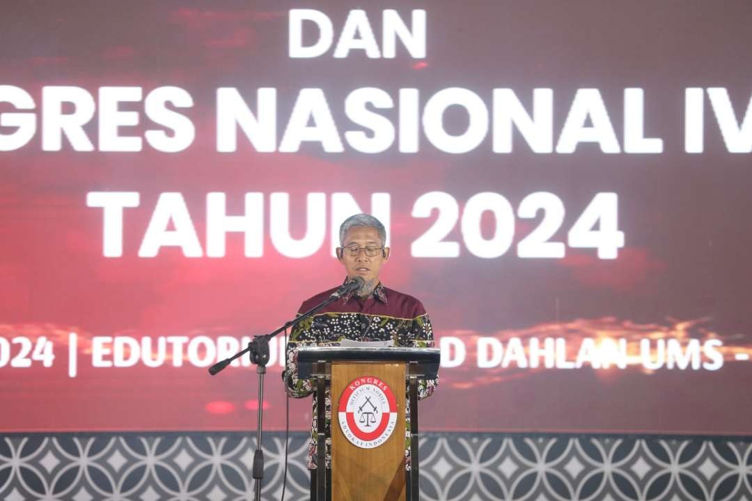 Sekretaris Daerah Provinsi Jawa Tengah, Sumarno berharap Kongres Advokat Indonesia (KAI) mampu memberikan perlindungan hukum kepada masyarakat. Itu disampaikan saat membuka Kongres Nasional Luar Biasa dan Kongres Nasional IV KAI di Edutorium KH. Ahmad Dahlan Universitas Muhammadiyah Surakarta (UMS), Sabtu, 8 Juni 2024.(Foto: Pemprov Jateng)