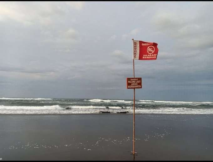 Pantai Selatan di Parang Tritis, Kabupaten Bantul, DI Yogyakarta. (Foto: @JogjaUpdate)