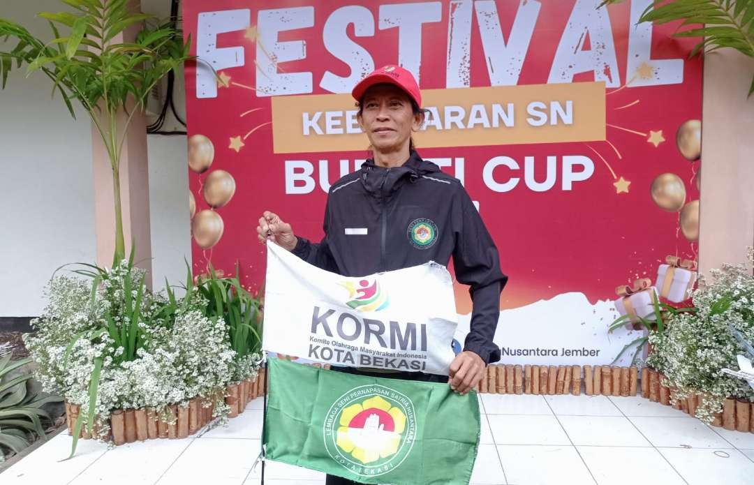 Ahmad Sayudina, warga Kota Bekasi yang gowes menuju Jember (Foto: Rusdi/Ngopibareng.id)