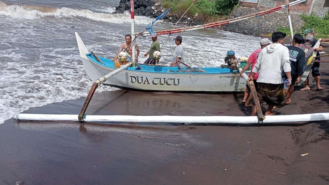 Perahu milik Rubai yang ditemukan di kawasan Pantai Pecemenangan. (Foto: istimewa)