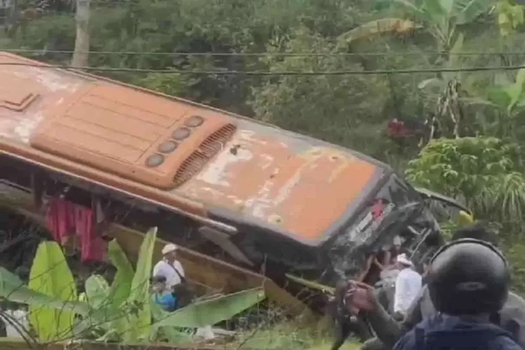 Ilustrasi. Kecelakaan bus pariwisata rombongan SMP Lab School Unesa 2 Surabaya  di Jalan Denpasar-Singaraja, Tabanan, Sabtu, 18 Juni 2022 silam. (Foto: Istimewa)