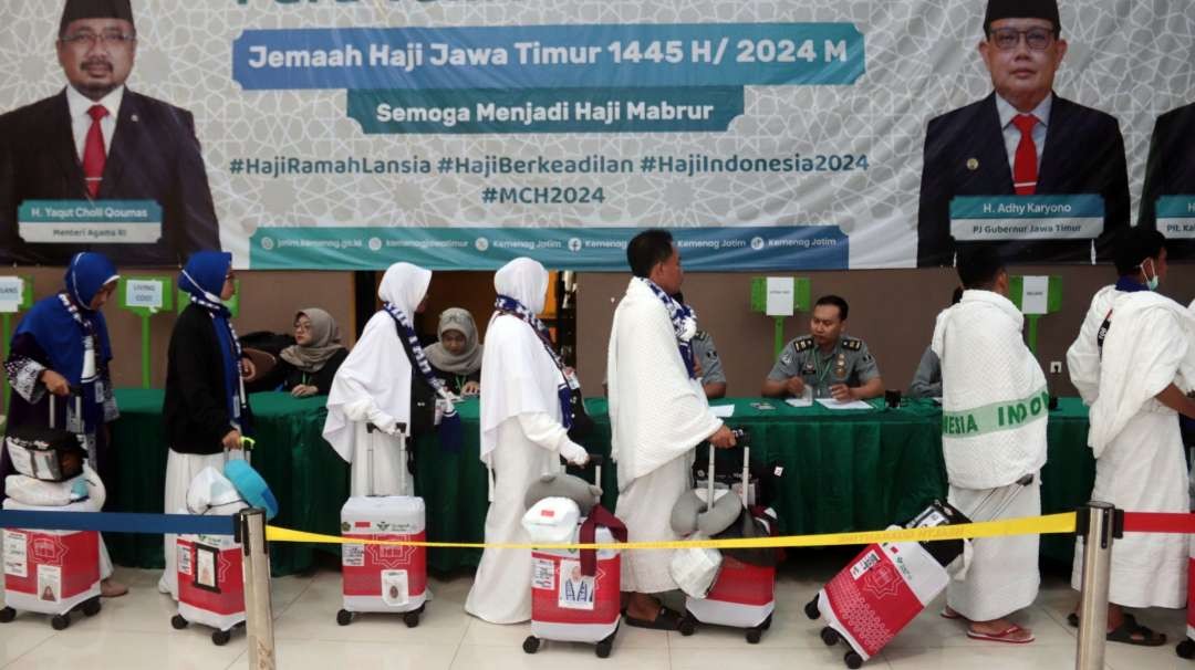 Calon jemaah haji (CJH) Embarkasi Surabaya menjalani proses akhir sebelum pemberangkatan di Asrama Haji Sukolilo, Surabaya, Senin 10 Juni 2024. (Foto: Istimewa)