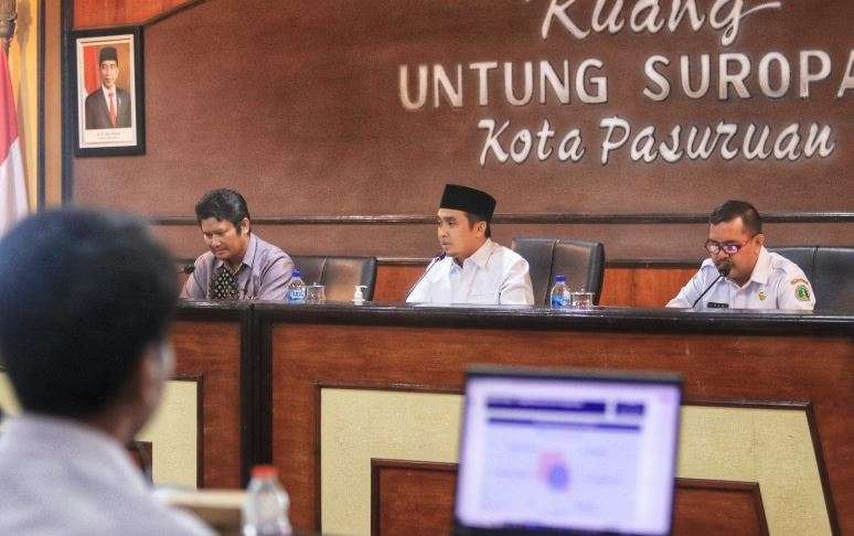 Wakil Walikota Pasuruan Adi Wibowo (Mas Adi) membuka sekaligus memimpin Rapat Koordinasi SPBE dan Persiapan Evaluasi Smart City tahap I bertempat di Ruang UNSUR I, Rabu 29 Mei 2024. (Foto; Pemkot Pasuruan)