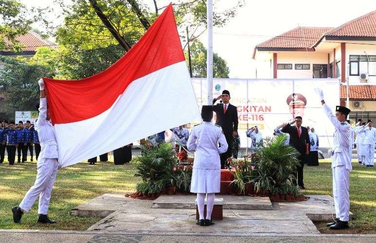 Wakil Walikota Pasuruan, Adi Wibowo, (Mas Adi) bertindak sebagai inspektur upacara dalam peringatan Hari Kebangkitan Nasional Ke-116 yang jatuh pada tanggal 20 Mei. (Foto: Pemkot Pasuruan)