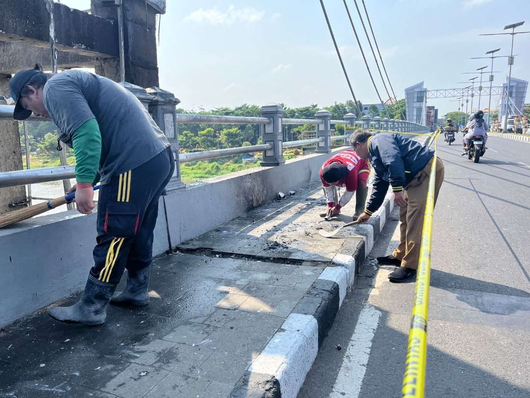 Pasca terbakarnya pilar Jembatan Brawijaya, Pj Walikota Kediri imbau satuan kerja pentingnya pelihara aset. (Foto: Istimewa)