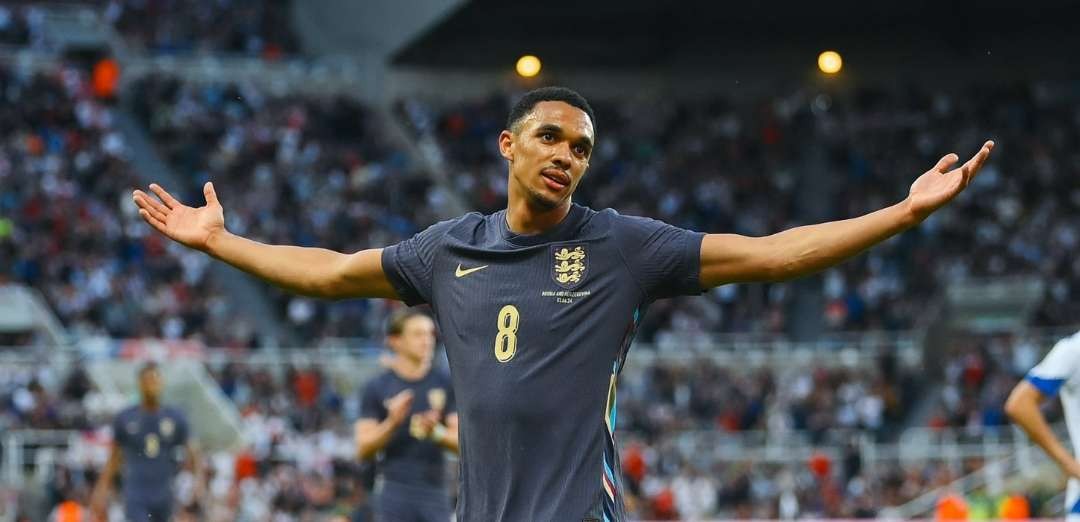 Trent Alexander Arnold akan berperan sebagai gelandang ketika Inggris kontra Serbia, Senin 17 Juni 2024. (Foto: X/@TrentAA)